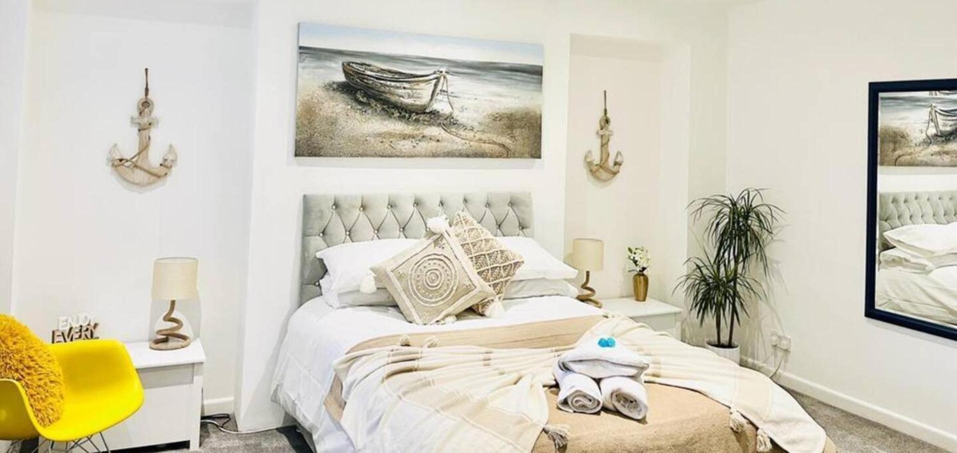 Stunning 3 Double Bedroom Beach Front Apartment Portsmouth Ngoại thất bức ảnh