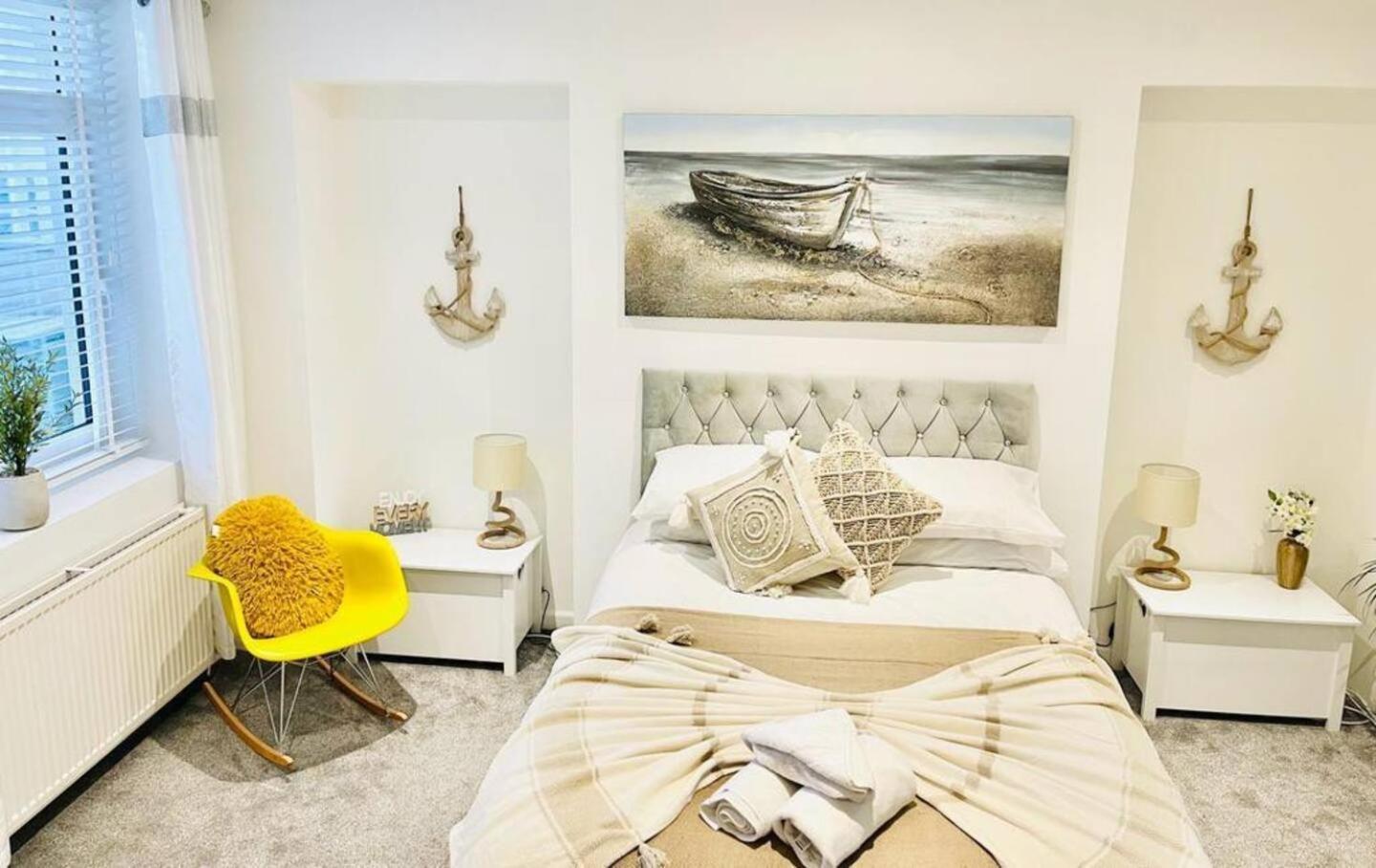 Stunning 3 Double Bedroom Beach Front Apartment Portsmouth Ngoại thất bức ảnh